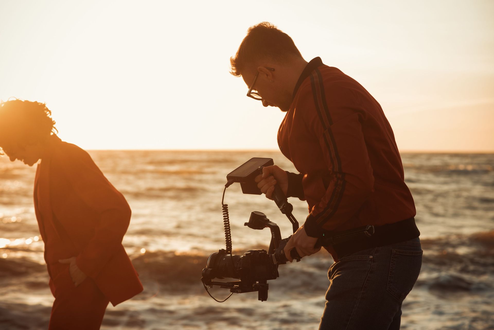 Vidéo sur la plage à Étretat pour une modèle